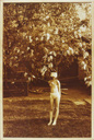 s/w print aus der Foto-Aktion Akazienblüten
zum Brustkorb gezogen, 1974 
30 x 24 cm 